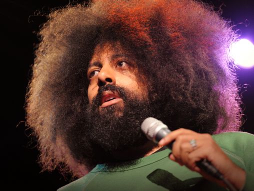 Click to play Reggie Watts verwirrt uns auf unterhaltsame Weise