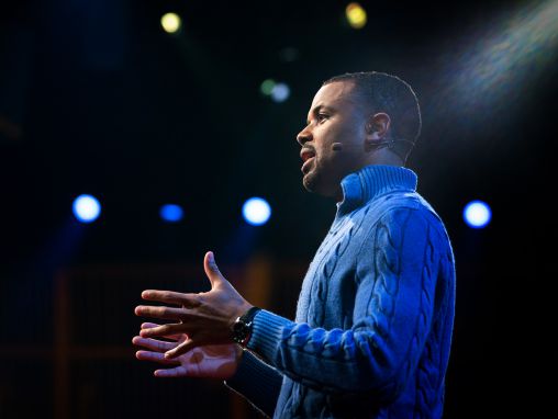 Click to play Zachary R. Wood: Por qué vale la pena escuchar a quienes piensan diferente