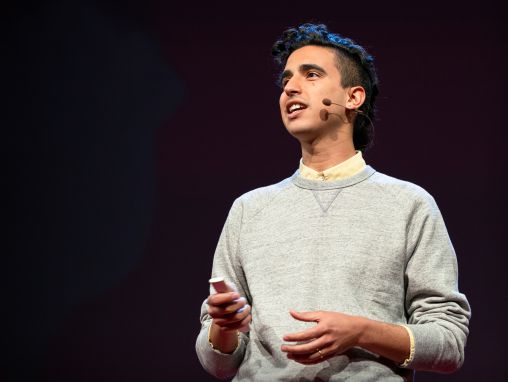 Click to play Dylan Marron: Cómo convierto comentarios negativos online en conversaciones positivas offline