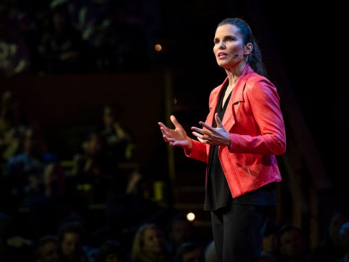 Click to play Kirsty Duncan: Los científicos deben ser libres de aprender, hablar y desafiar