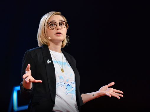 Click to play Chera Kowalski: El rol fundamental de los bibliotecarios en la crisis de los opiodes