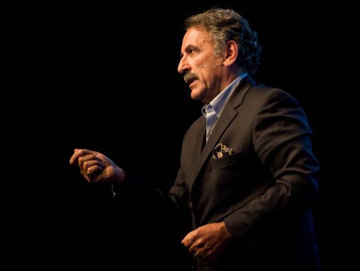 Ernesto Sirolli：想要帮助别人？闭嘴，听人家说！