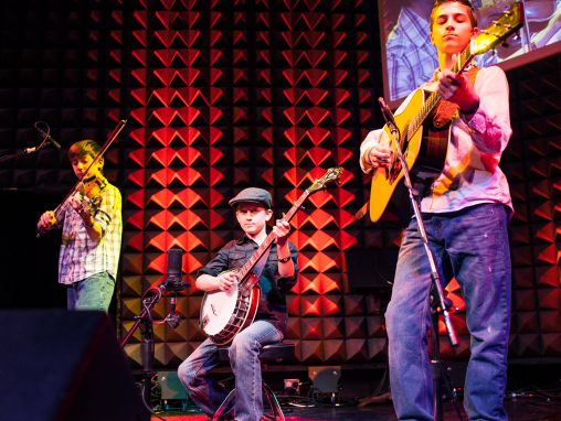 موسیقی  bluegrass غیر معمولی باصلاحیت نوجوانو کی 