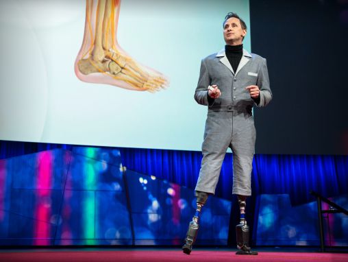 Click to play Hugh Herr: Come diventeremo cyborg e svilupperemo le potenzialità degli esseri umani