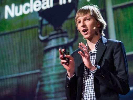 Click to play Taylor Wilson: Il mio progetto radicale per reattori nucleari a fissione compatti
