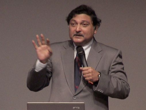 سوگاتا میترا پیشانی دەدات چۆن منداڵان خۆیان فێر دەکەن