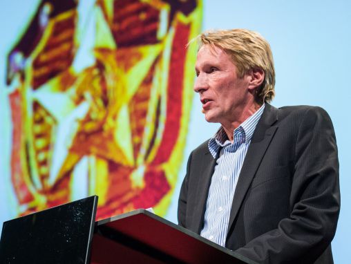 Click to play Hubertus Knabe: I segreti oscuri della sorveglianza di stato