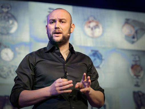 Click to play Ziyah Gafić: Oggetti quotidiani, storie tragiche