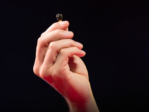 Click to play Oren Yakobovich: Videocamere nascoste filmano l'ingiustizia nei posti più pericolosi al mondo