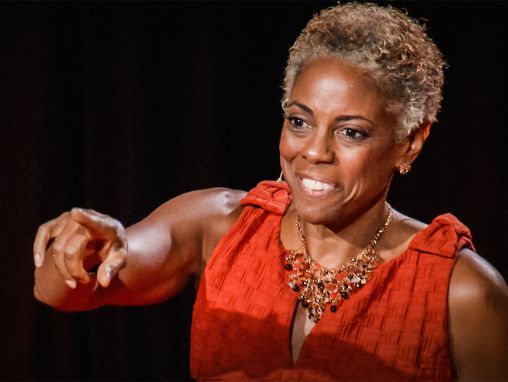 Click to play Vernā Myers: Come superare i nostri pregiudizi? Affrontarli senza paura