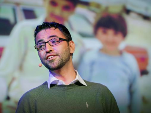 Click to play Aziz Abu Sarah: Per un maggiore tolleranza ci serve più... turismo?