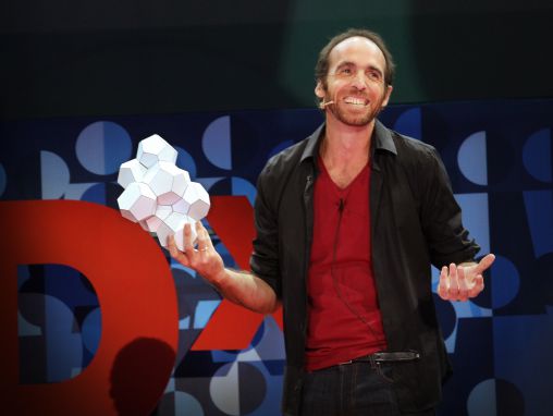 Click to play Eduardo Sáenz de Cabezón: A matemática é eterna
