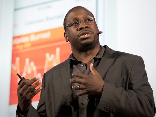 Click to play Jon Gosier: O problema da "tecnoeconomia de gotejamento"