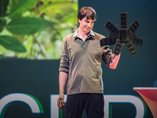 Click to play Topher White: O que pode salvar as florestas tropicais? Seu telefone celular usado.