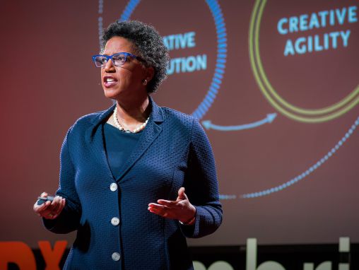 Click to play Linda Hill: ¿Cómo gestionar la creatividad colectiva?