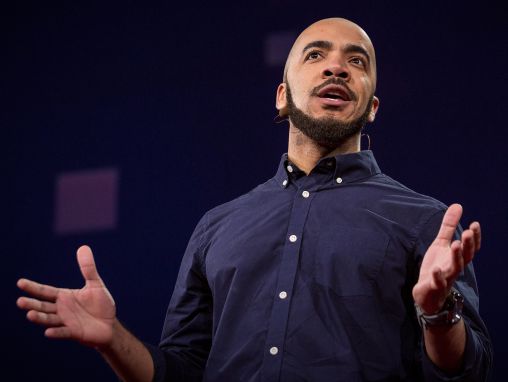 Click to play Clint Smith: Wie man einen schwarzen Sohn in den USA aufzieht