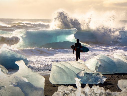 Chris Burkard: 在极寒冰海中冲浪的快乐