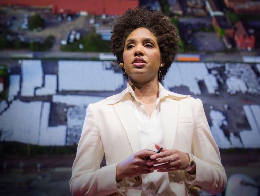 Click to play LaToya Ruby Frazier: A história visual da desigualdade na América industrial