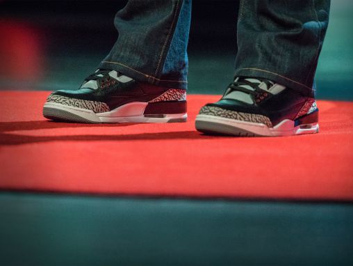 Click to play Josh Luber: Il mercato segreto delle sneaker -- e perché è importante