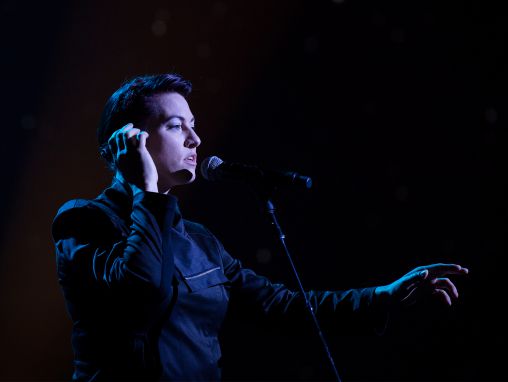 Click to play Amanda Palmer, Jherek Bischoff, Usman Riaz: 아만다 파머, 지헤렉 비쇼프, 우즈만 리아즈