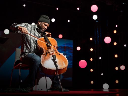 Click to play Paul Rucker: Kaip mama man įkvėpė meilę violončelei