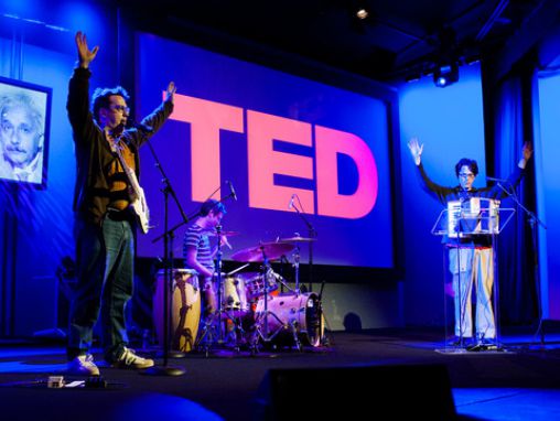 Click to play They Might Be Giants jouent à 8:30 du matin