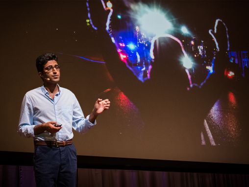 Click to play Salil Dudani: Come le carceri estorcono denaro ai poveri