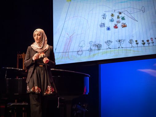 Click to play Aala El-Khani: Essere genitori in una zona di guerra