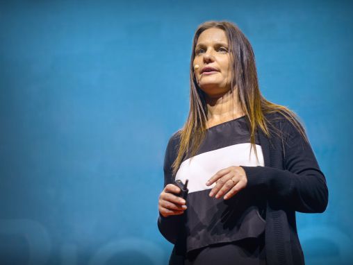 Click to play Karina Galperin: Dovremmo semplificare l'ortografia?