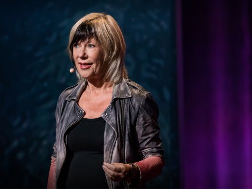 Click to play Jude Kelly: Perché le donne dovrebbero raccontare le storie sull'umanità