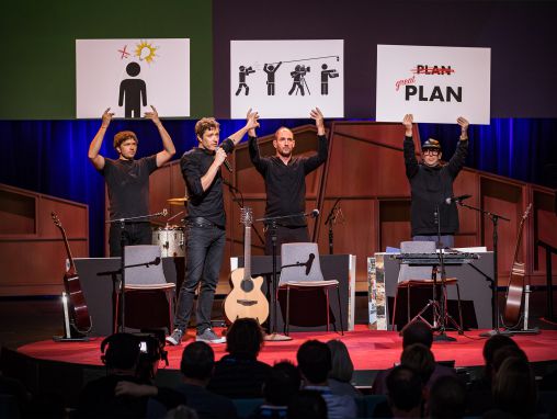 Click to play OK Go: Wie man wunderbare Ideen findet