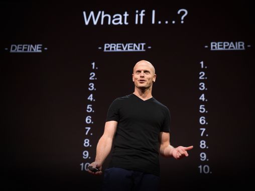 Click to play Tim Ferriss: Warum Sie Ihre Ängste anstatt Ihrer Ziele definieren sollten