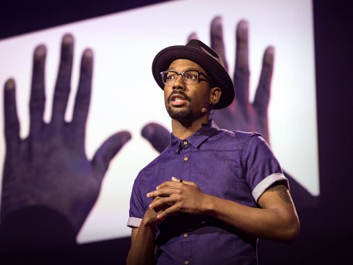 Click to play Damon Davis: Hva jeg så under protestene i Ferguson