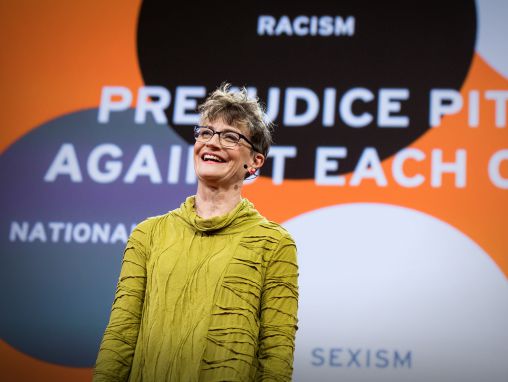 Click to play Ashton Applewhite: Lad os bekæmpe aldersdiskrimination