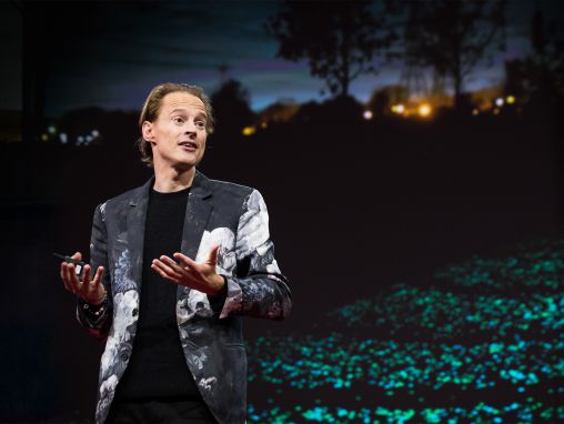 Click to play Daan Roosegaarde: A smog vacuum cleaner and other magical city designs