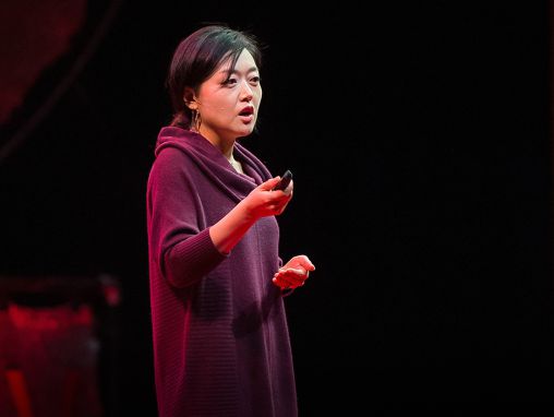 Click to play यूना ली: उत्तर कोरियामध्ये मी कैदी म्हणून काय शिकले?