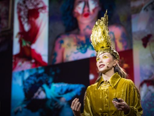 Click to play Uldus Bakhtiozina: Portrætter der forvandler mennesker til hvad end de ønsker.