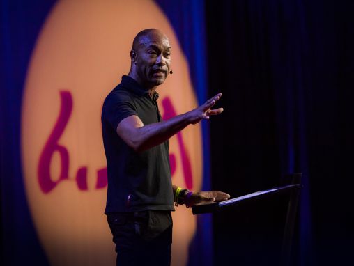 거스 케이즐리 헤이포드 (Gus Casely-Hayford): 아프리카를 이뤄낸 강렬한 이야기들