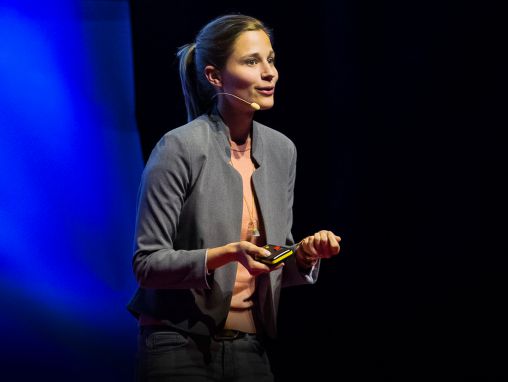 Click to play गिउला एंडर: आतड्याचे मोहक विज्ञान