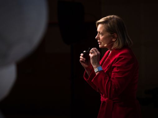 Click to play روزاليند بيكارد: ساعة ذكية بذكاء اصطناعي تكتشف نوبات الصرع