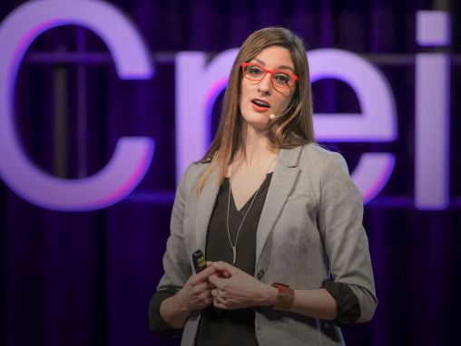 Click to play ليا جورجيس: كيف توقفنا أنماط الأجيال أثناء العمل