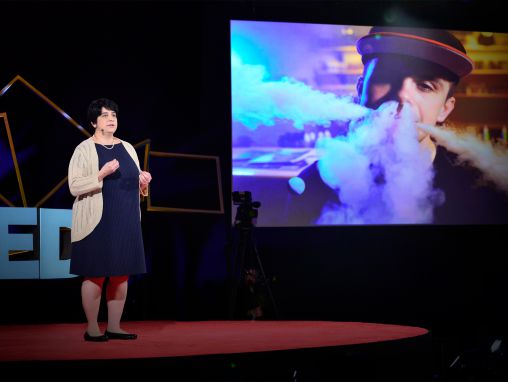 Click to play سوتشيترا كريشنان سارين: ما ينبغي أن تعرفه بشأن التدخين الإلكتروني