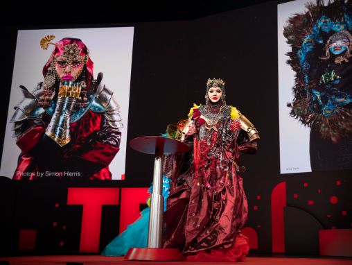 Click to play Daniel Lismore: Hidup saya sebagai karya seni