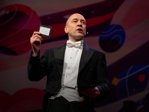 Click to play Derren Brown: Mentalitas, membaca pikiran, dan seni masuk ke dalam kepala Anda
