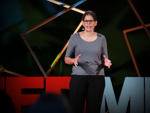 Click to play एलिझाबेथ हॉवेल: आपण मातांसाठीच्या आरोग्यसेवेत काय सुधारणा करू शकतो?-गर्भधारणेपूर्वी,गर्भावस्थेत व नंतर