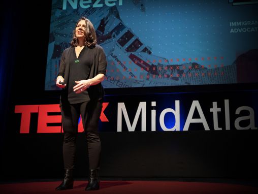 Click to play Melanie Nezer: Hak fundamental untuk mencari suaka