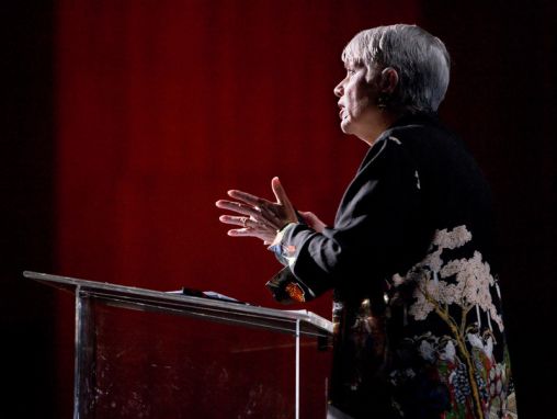 Jill Tarter(吉尔·塔特)呼吁加入SETI探索（TED大奖获得者！）