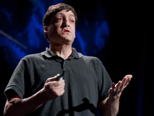 Click to play Dan Ariely fjallar um villur í siðferðis-kóðanum okkar