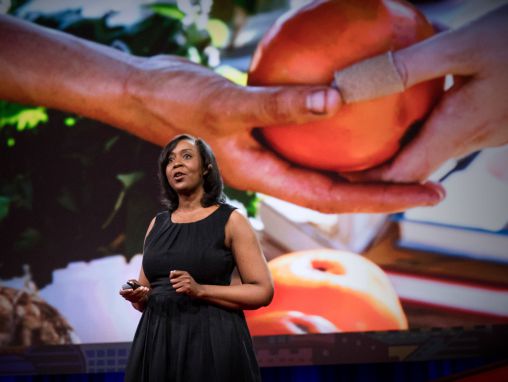 Click to play Devita Davison: Come l'agricoltura urbana sta trasformando Detroit