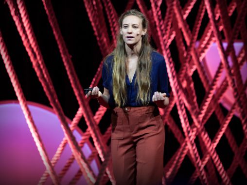 Click to play Toby Kiers: Lições dos fungos sobre mercados e economia